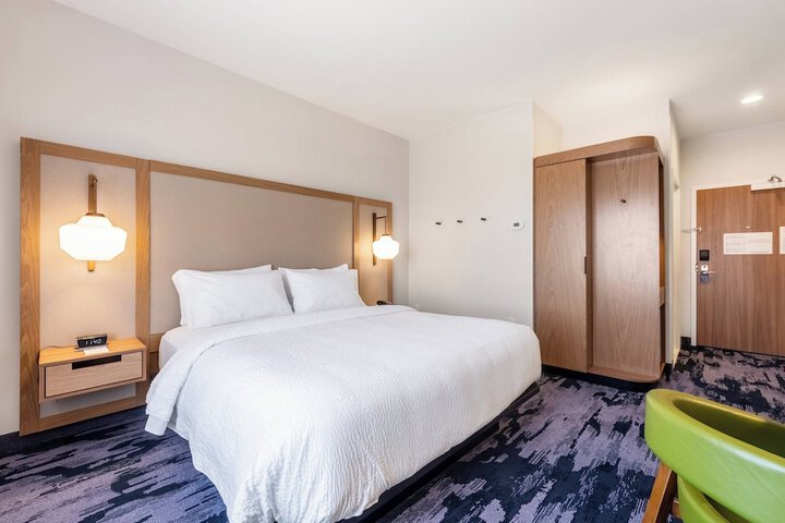 Room 14 of 32