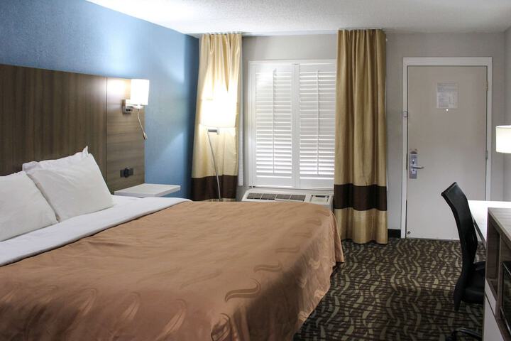 Room 12 of 27