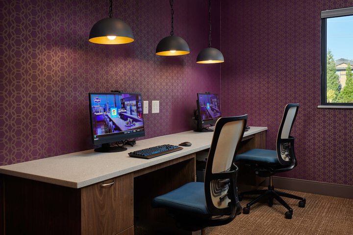 Business Center 28 of 29