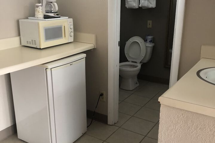 Room 17 of 39