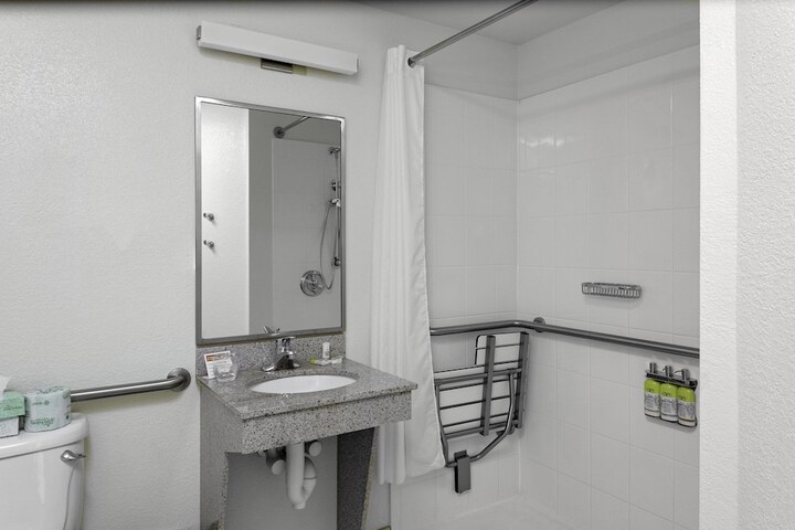 Room 10 of 27