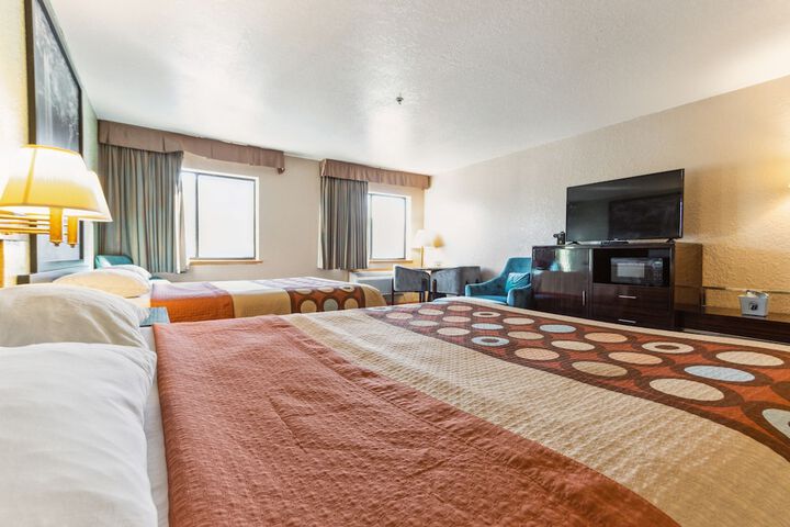 Super 8 by Wyndham Uniontown PA
