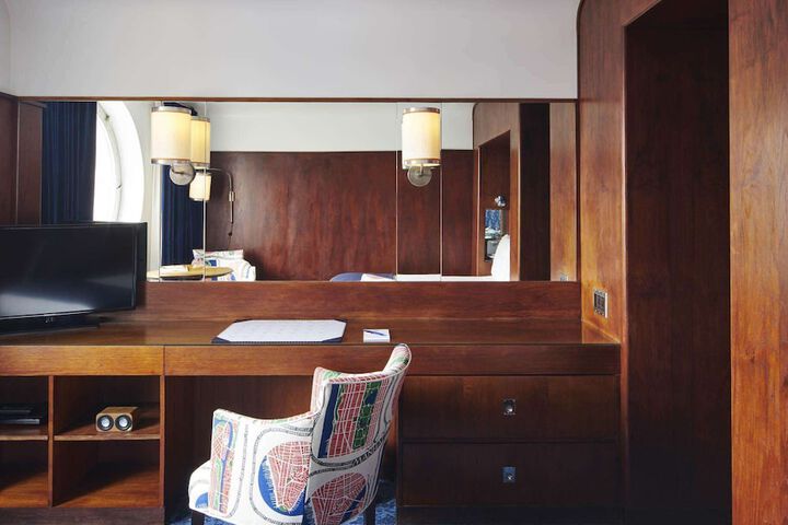 Room 26 of 34