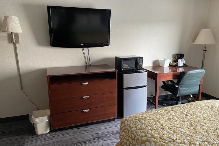 The Royal Inn & Suites