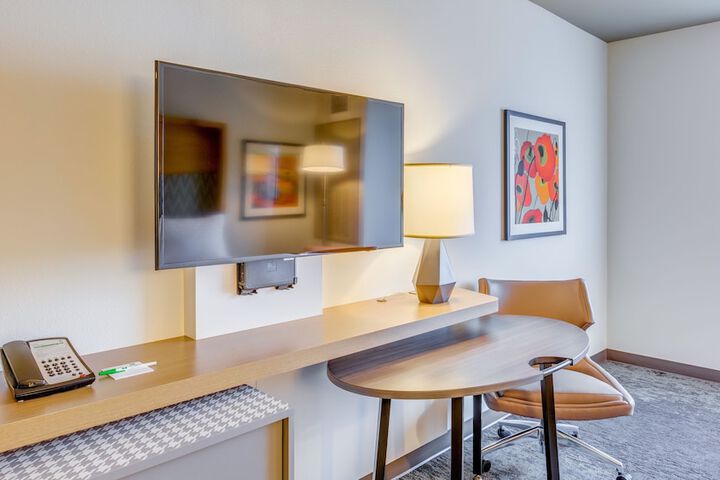 Room 33 of 107