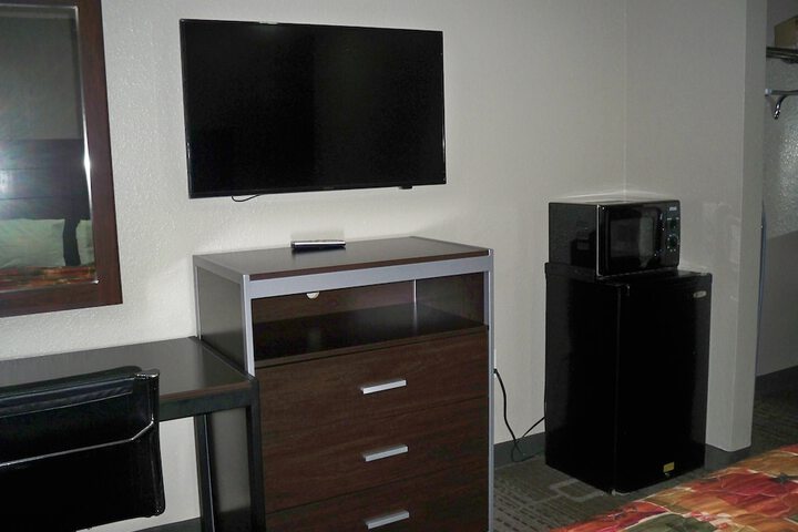 Room 27 of 65