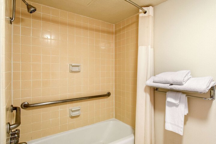 Room 25 of 29