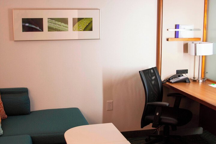 Room 9 of 16