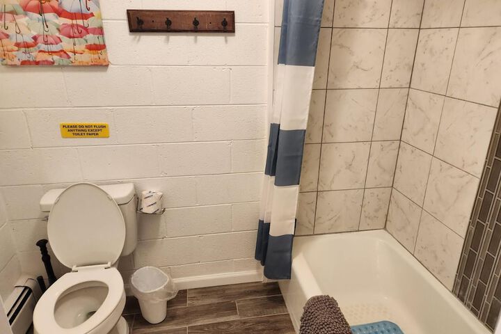 Room 11 of 32