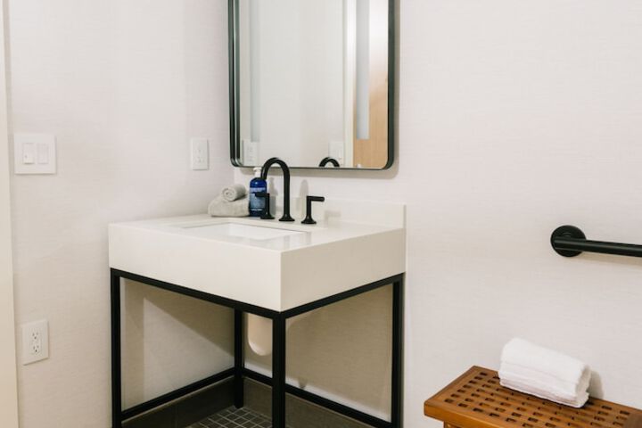 Room 32 of 36