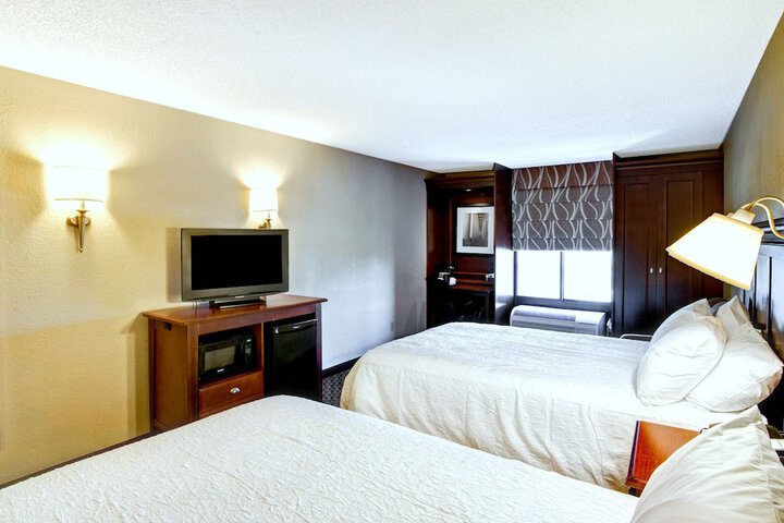 Room 28 of 39