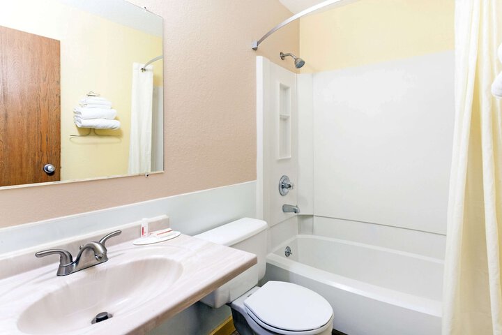 Room 15 of 18