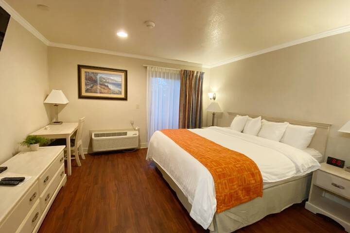 Room 10 of 14