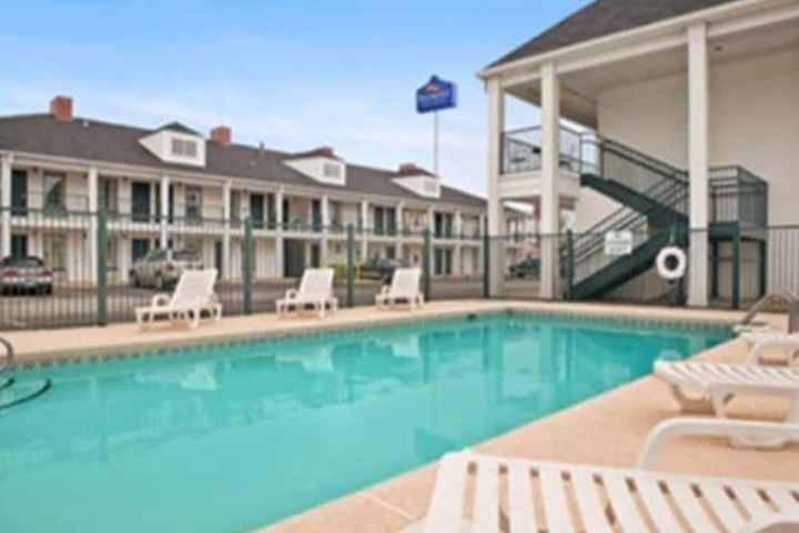 Pool 4 of 15