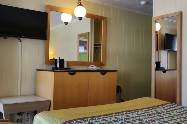 Pinebrook Motel