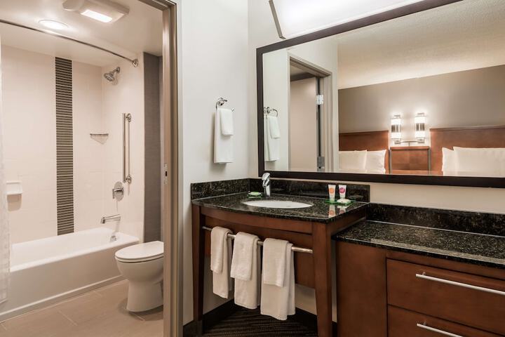 Hyatt Place Bentonville / Rogers