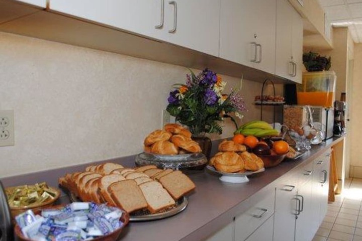 Breakfast/Coffee Service 17 of 19