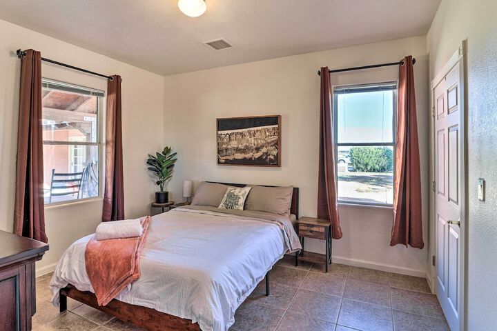Eloy Desert Oasis w / Courtyard & Pool Access!