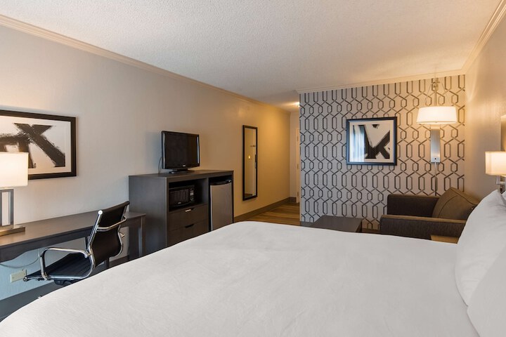 Best Western Plus Morristown Conference Center Hotel