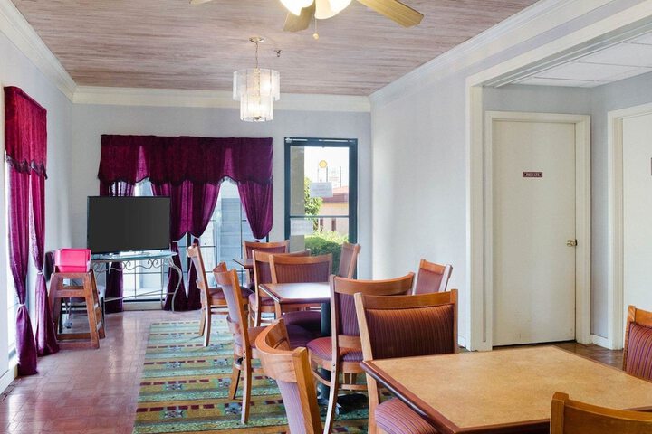 Econo Lodge Canton I-55