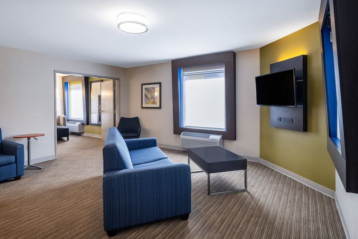 Room 36 of 60