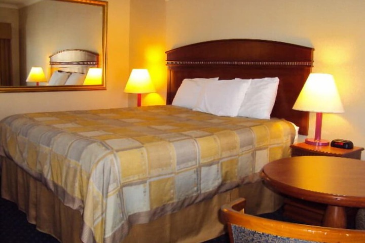 Room 8 of 19