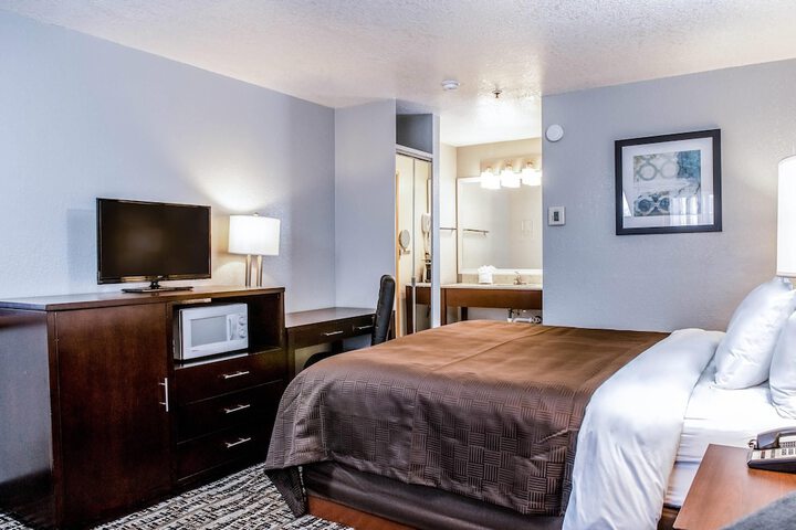 Clarion Hotel by Humboldt Bay