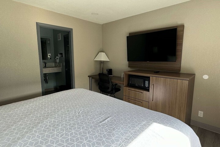 Room 18 of 26