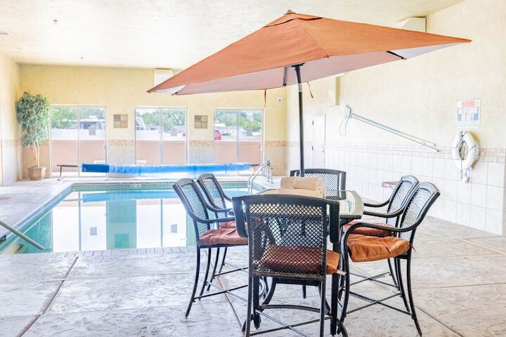 Blue Mountain Inn & Suites