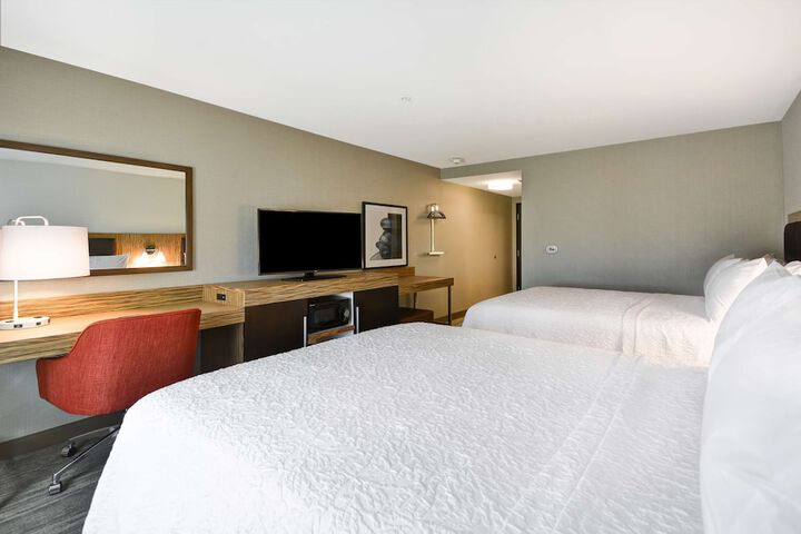 Hampton Inn & Suites Detroit / Warren