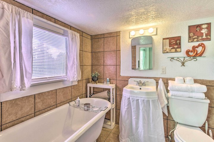 Crescent City Apartment w / Easy Lake Access!