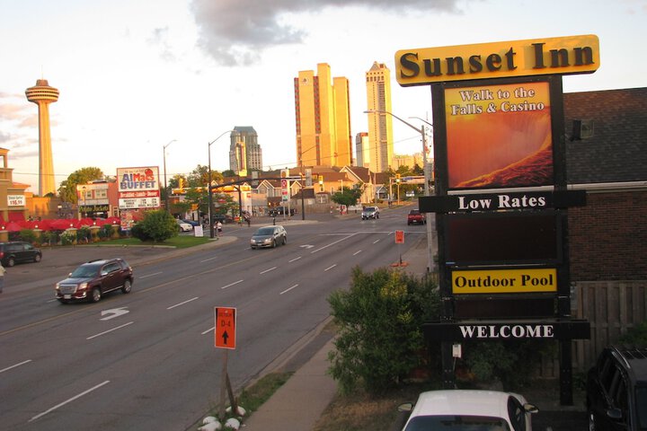 Hotel 8 of 64