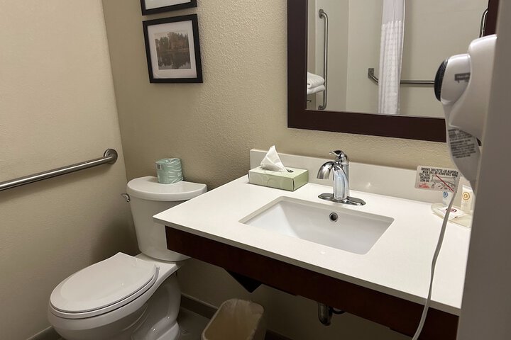 Room 21 of 34