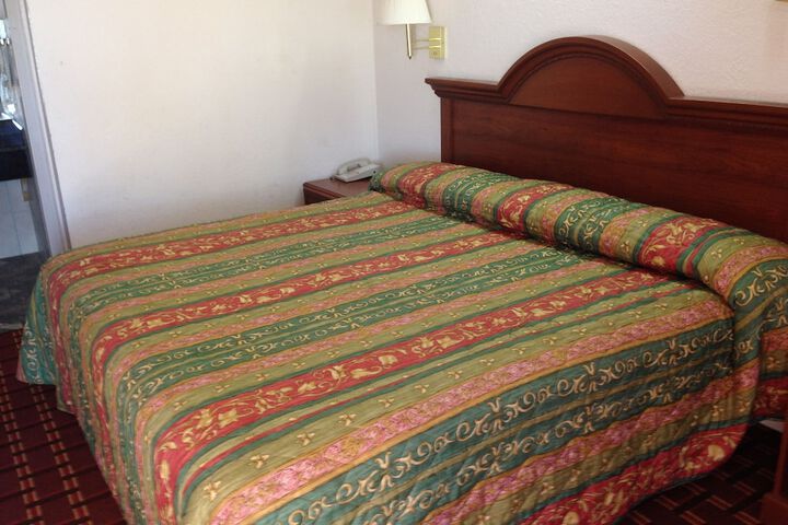 Room 10 of 15