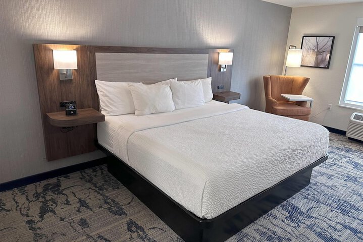 La Quinta Inn & Suites by Wyndham Milwaukee SW New Berlin