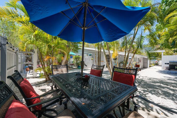 Tarpon Tale Inn