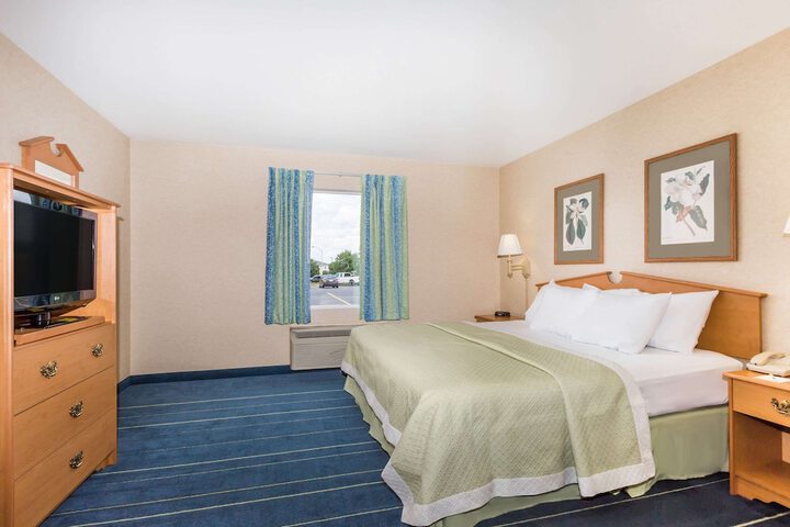 Room 9 of 40