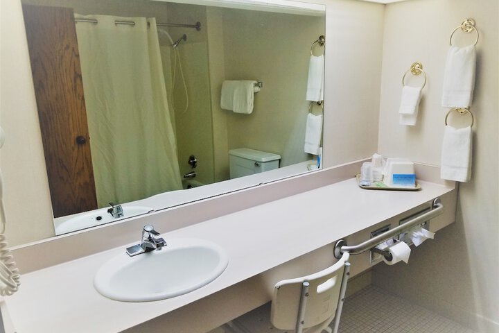 Room 14 of 32