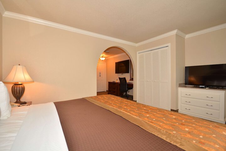 Room 8 of 19