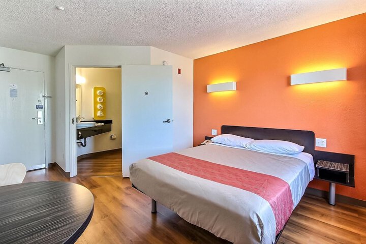 Room 33 of 34