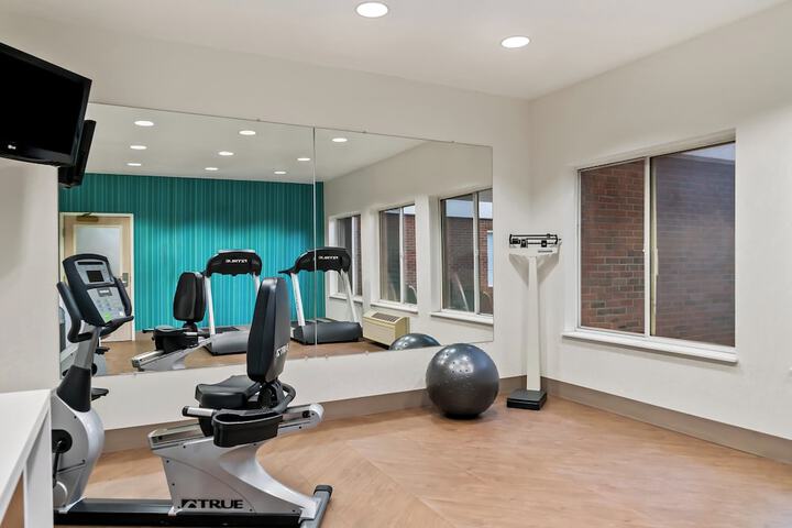 Holiday Inn Express & Suites Marion by IHG