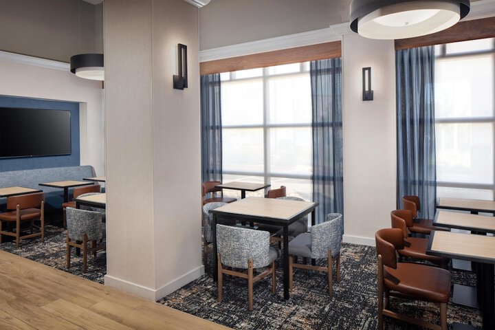 Hyatt Place Dublin / Pleasanton