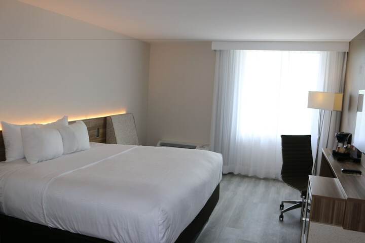 Room 21 of 38