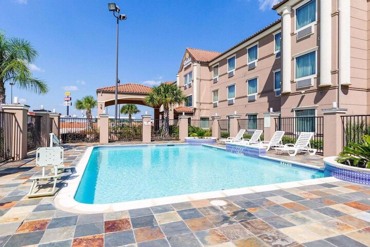 Comfort Inn & Suites Winnie