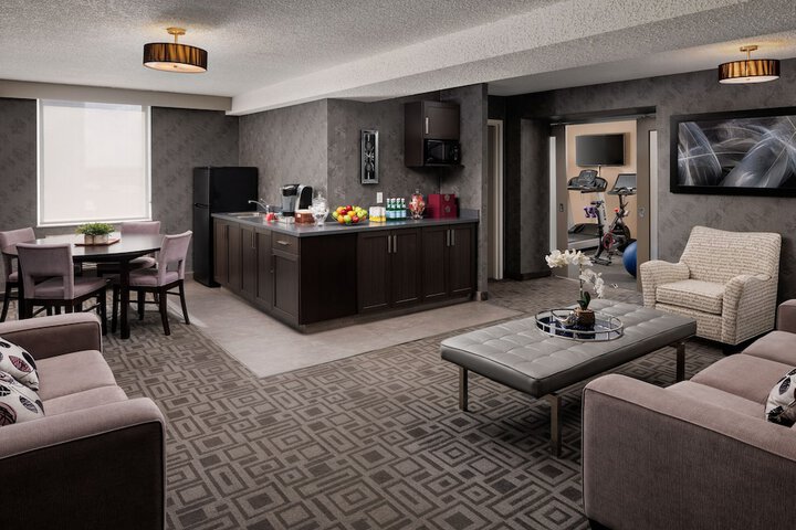 Lounge 21 of 29