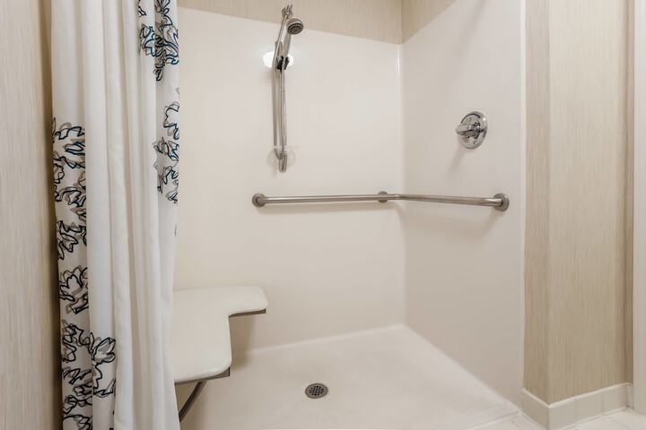 Room 12 of 25