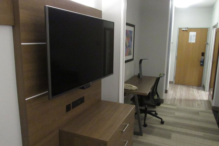 Room 40 of 77