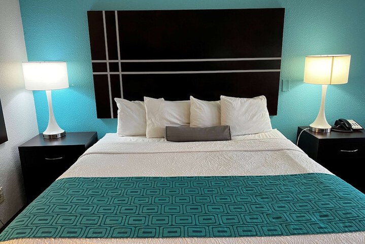 Room 4 of 17
