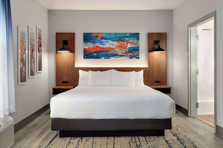 Room 32 of 59