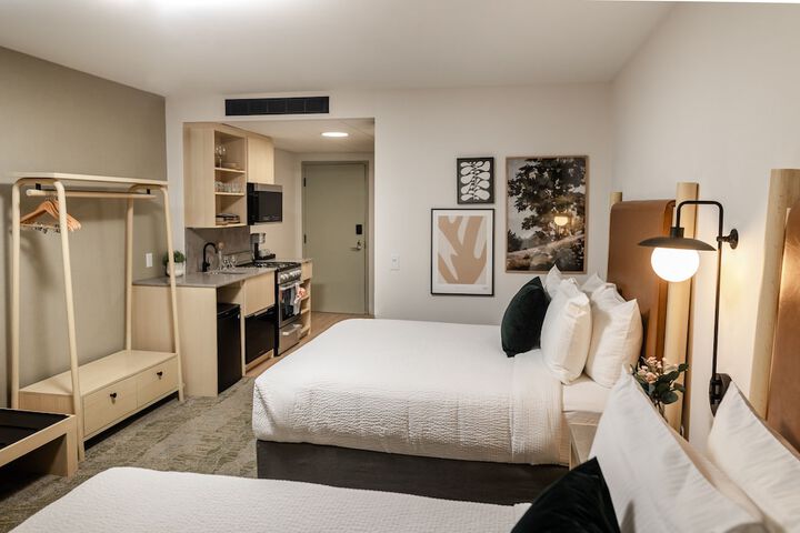 Room 19 of 38